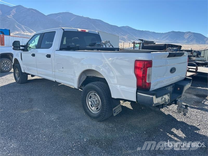 Ford F-250 XL 4x4 Crew Cab Pickup Other