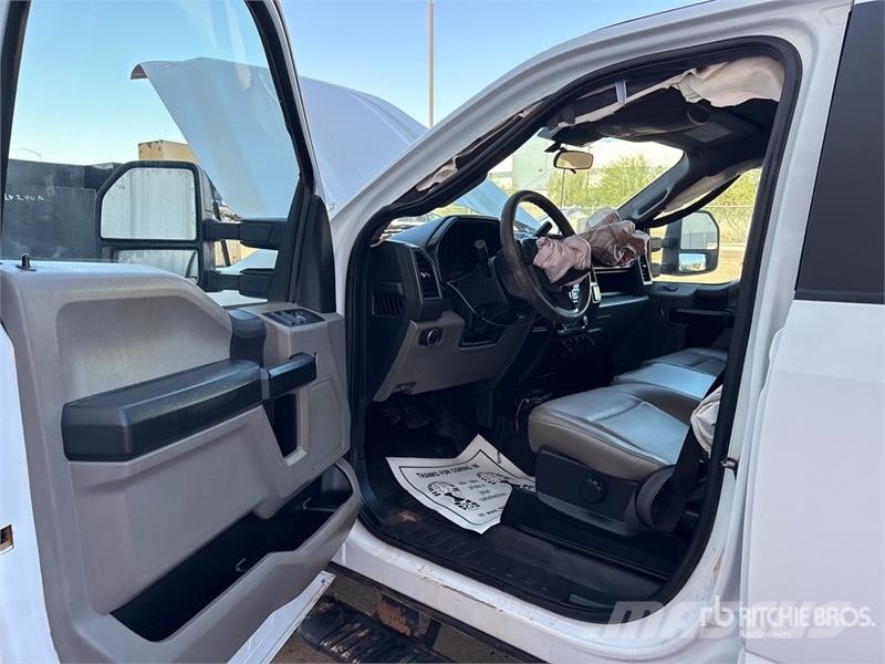 Ford F-250 XL 4x4 Crew Cab Pickup Autre fourgon / utilitaire