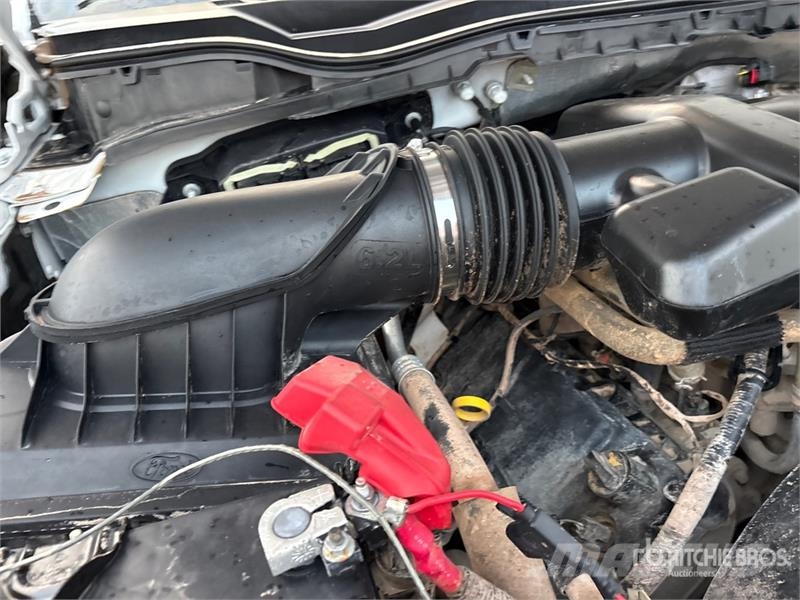 Ford F-250 XL 4x4 Crew Cab Pickup Muu