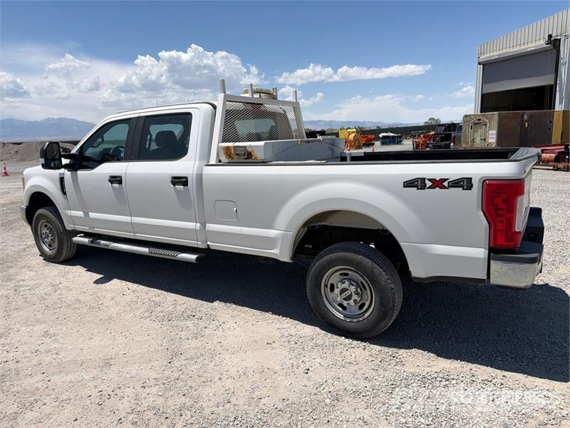 Ford F-250 XL 4x4 Crew Cab Pickup Anders