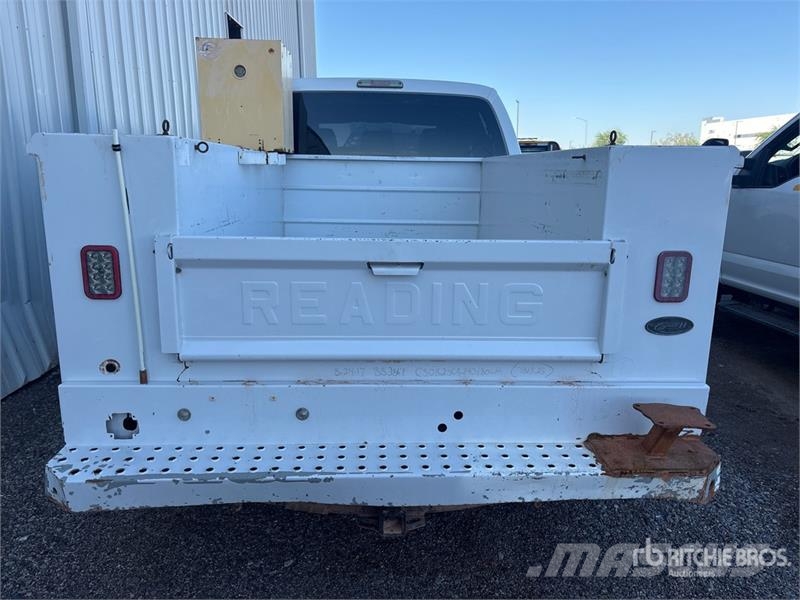 Ford F-250 XL 4x4 Crew Cab Utility Truck Pickup/Sideaflæsning
