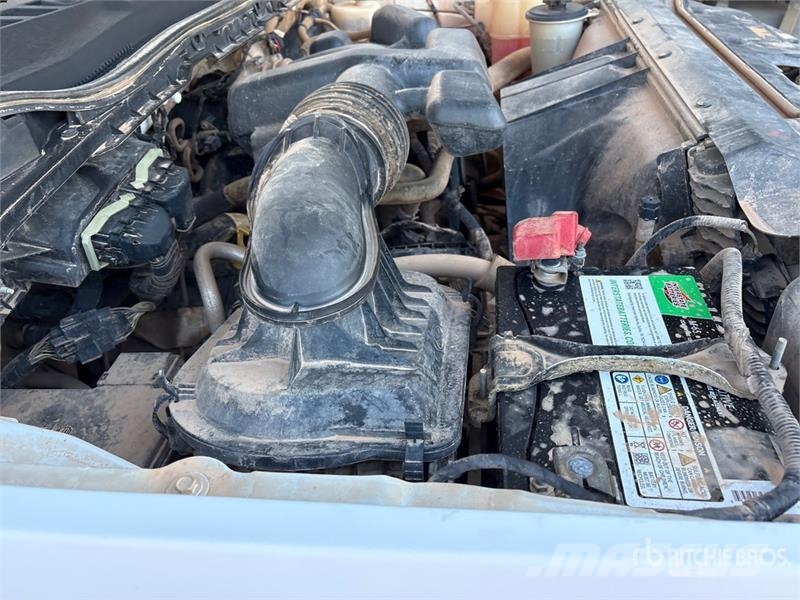 Ford F-250 XL 4x4 Crew Cab Pickup Drugi