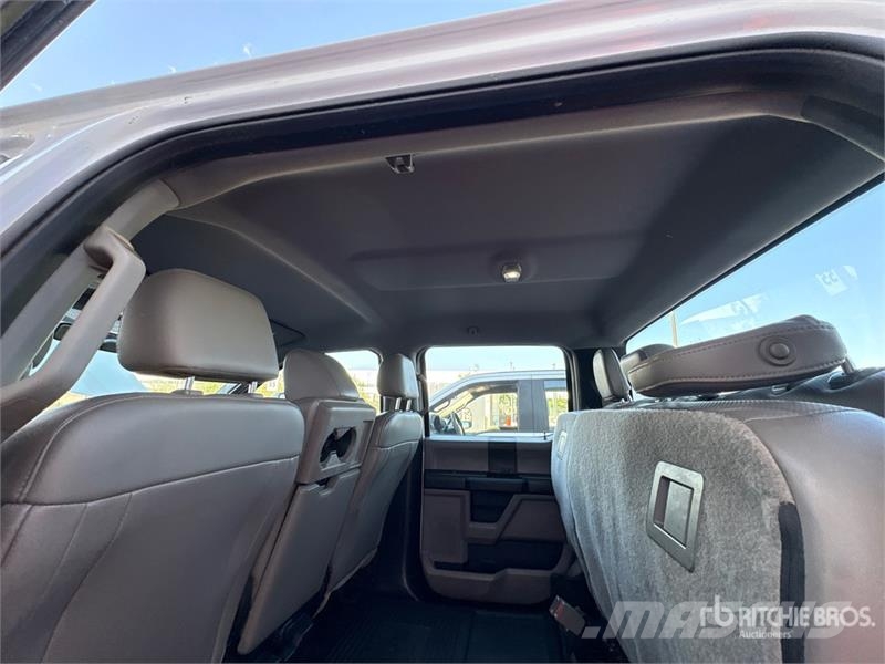 Ford F-250 XL 4x4 Crew Cab Pickup Drugi