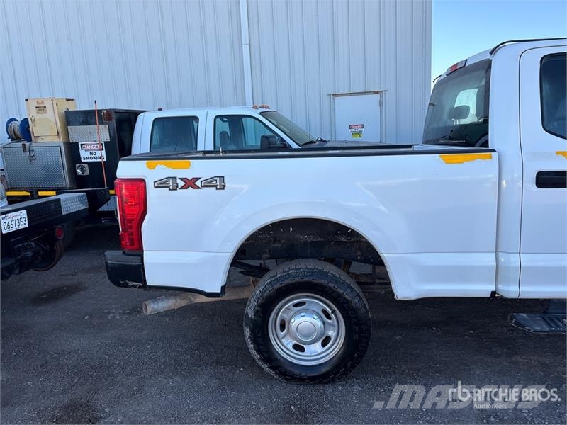 Ford F-250 XL 4x4 Crew Cab Pickup Citi