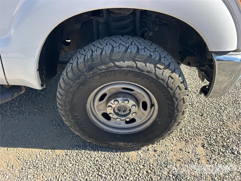 Ford F-250 XL 4x4 Crew Cab Pickup Other