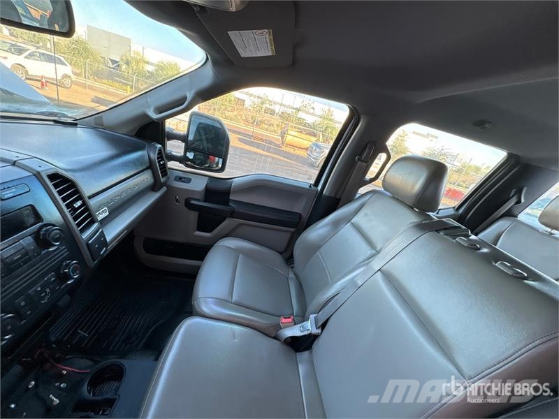 Ford F-250 XL 4x4 Crew Cab Pickup Citi