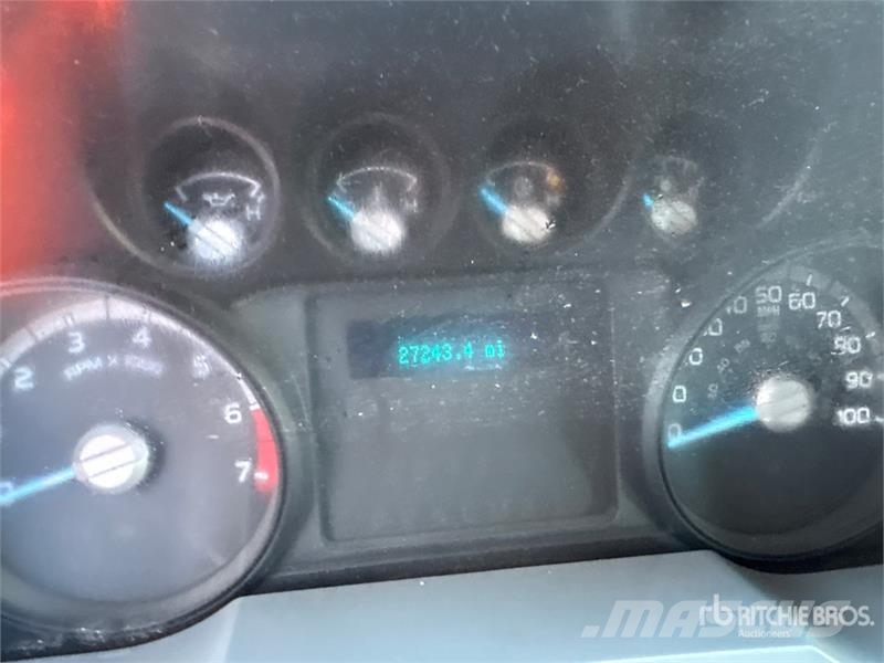 Ford F-250 XL 4x4 Crew Cab Pickup Drugi