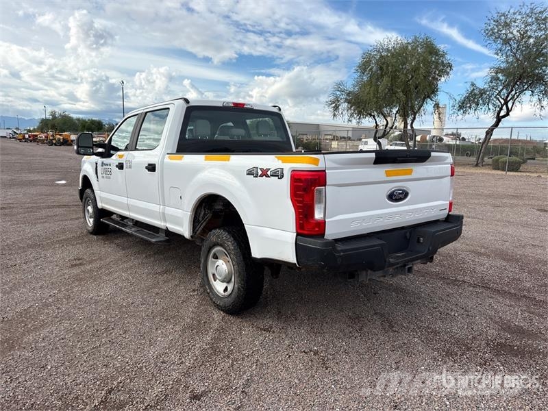 Ford F-250 XL 4x4 Crew Cab Pickup Citi