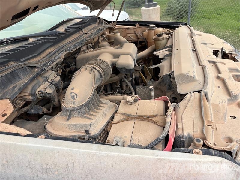 Ford F-250 XL 4x4 Crew Cab Pickup (Inoperable) Ostalo