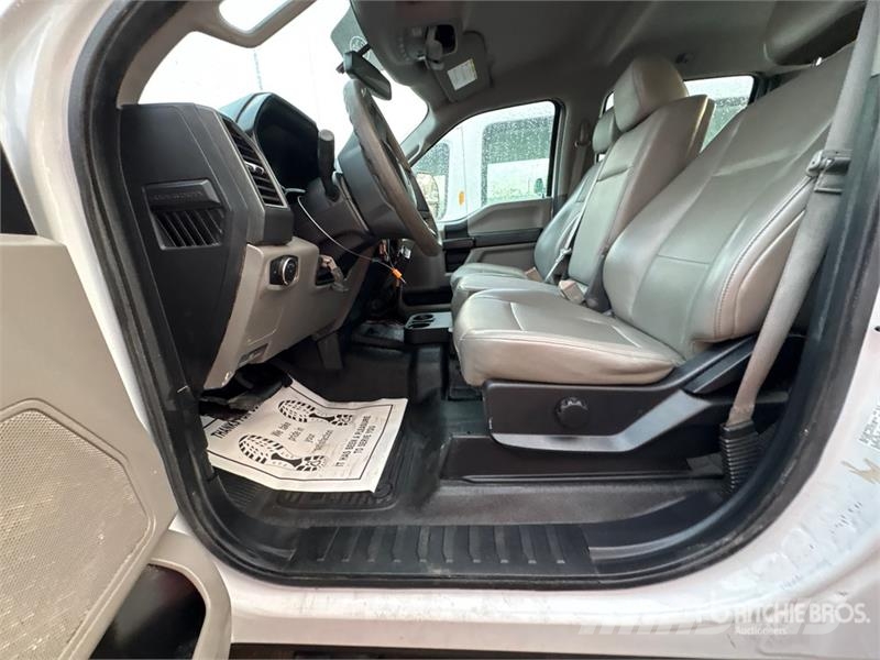Ford F-250 XL 4x4 Crew Cab Pickup Muu