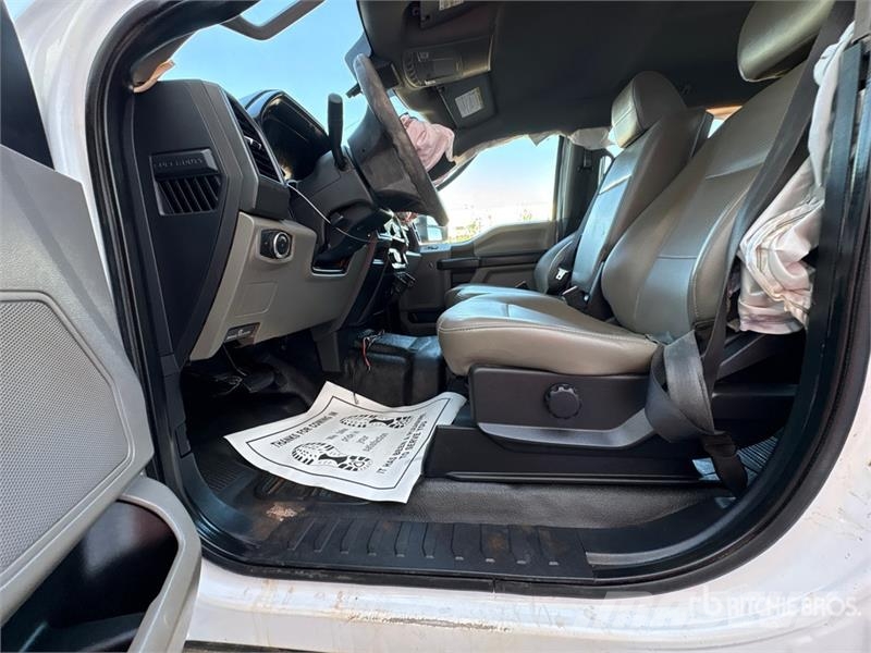 Ford F-250 XL 4x4 Crew Cab Pickup Autre fourgon / utilitaire
