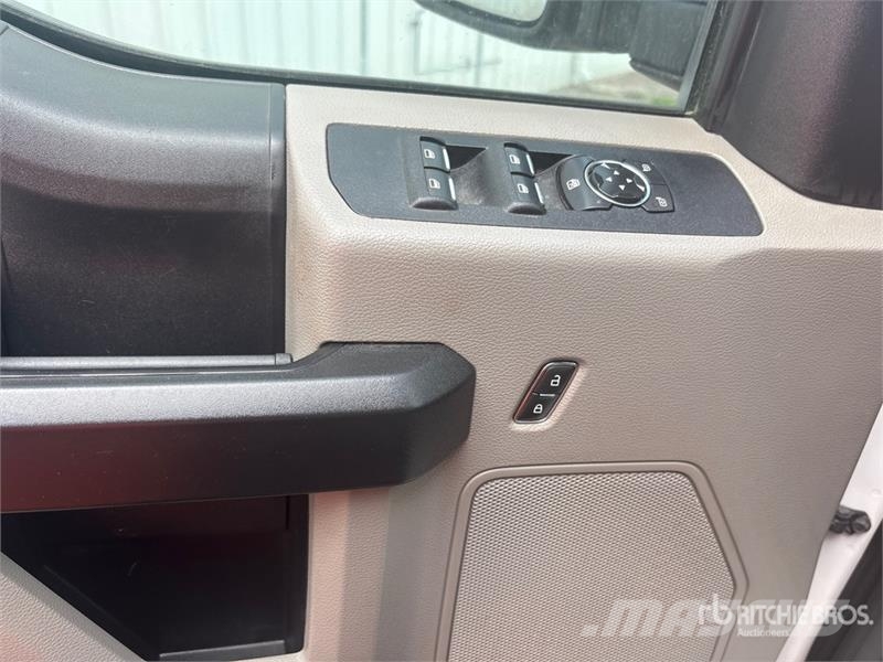 Ford F-250 XL 4x4 Crew Cab Pickup Ostalo