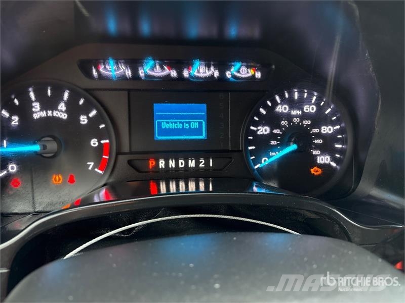 Ford F-250 XL 4x4 Crew Cab Pickup Muu