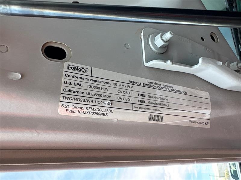 Ford F-250 XL 4x4 Crew Cab Pickup Otros