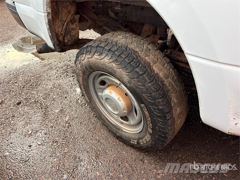 Ford F-250 XL 4x4 Crew Cab Pickup 기타