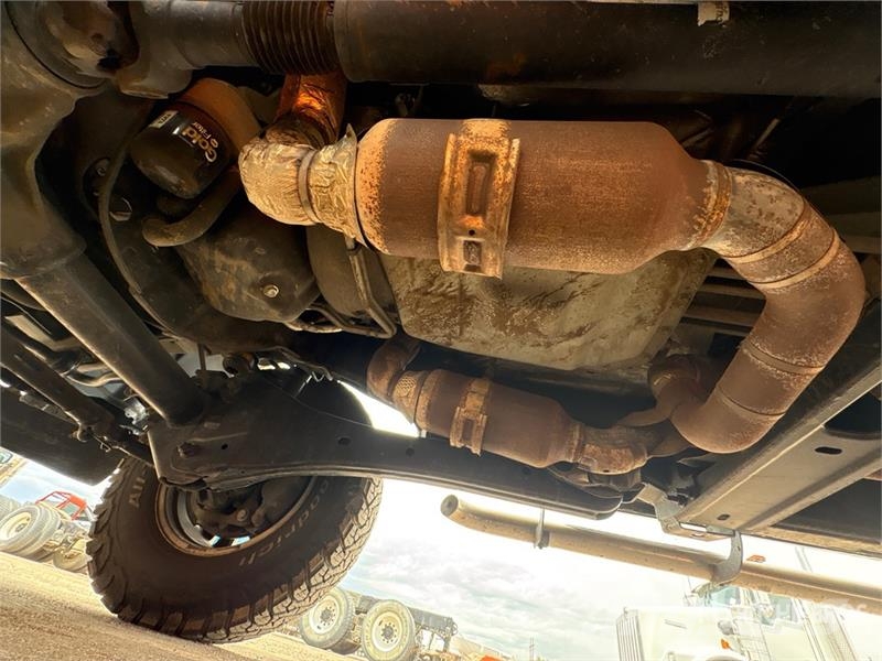 Ford F-250 XL 4x4 Crew Cab Pickup Otros
