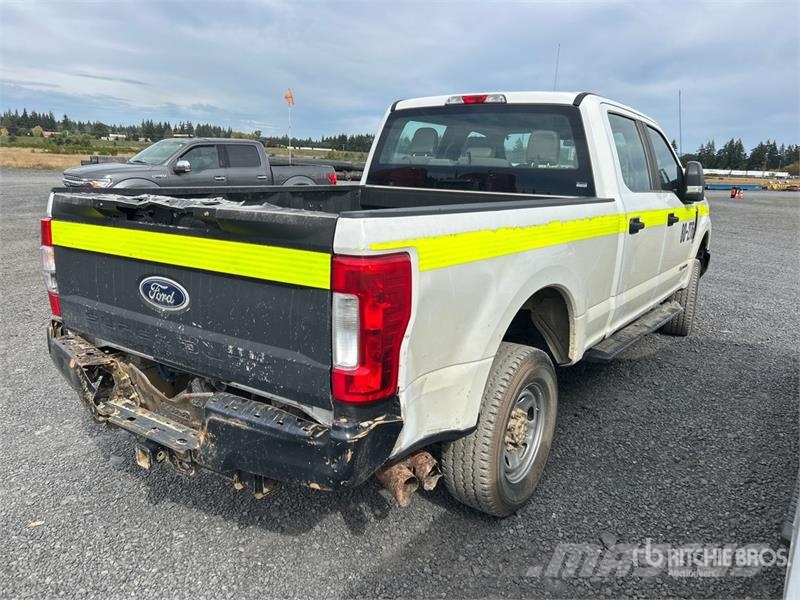 Ford F-250 XL 4x4 Crew Cab Pickup Citi