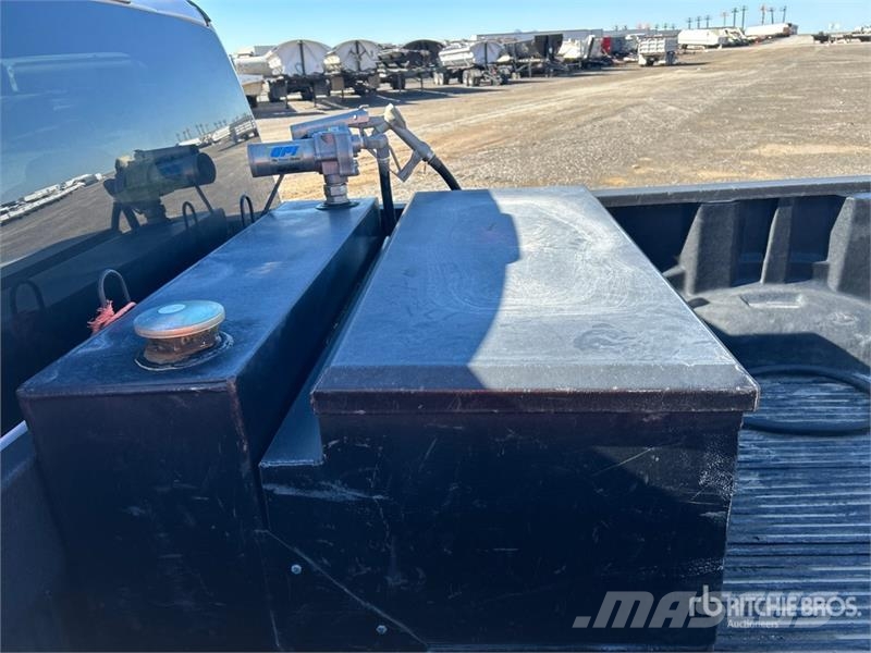 Ford F-250 XL 4x4 Crew Cab Pickup Otros
