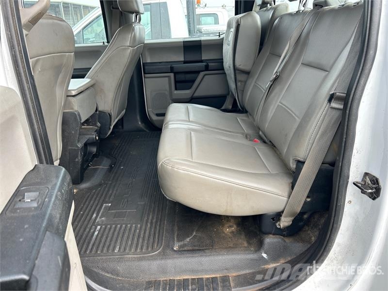Ford F-250 XL 4x4 Crew Cab Pickup Ostalo