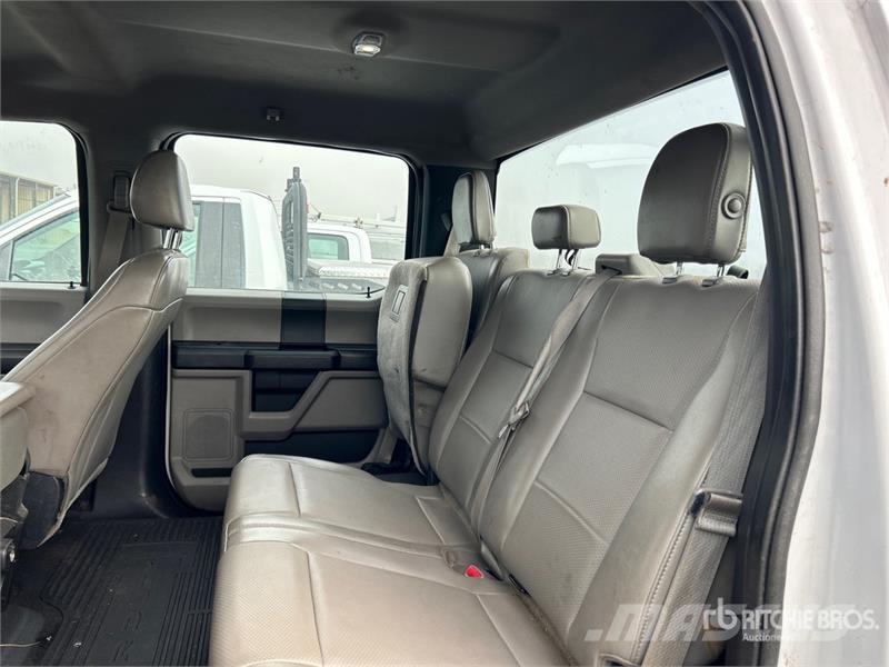 Ford F-250 XL 4x4 Crew Cab Pickup Ostalo