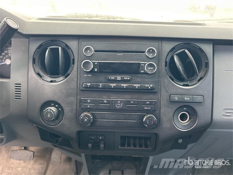 Ford F-250 XL 4x4 Crew Cab Pickup Інше