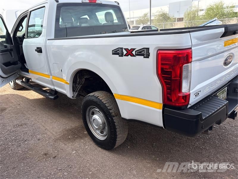 Ford F-250 XL 4x4 Crew Cab Pickup Anders