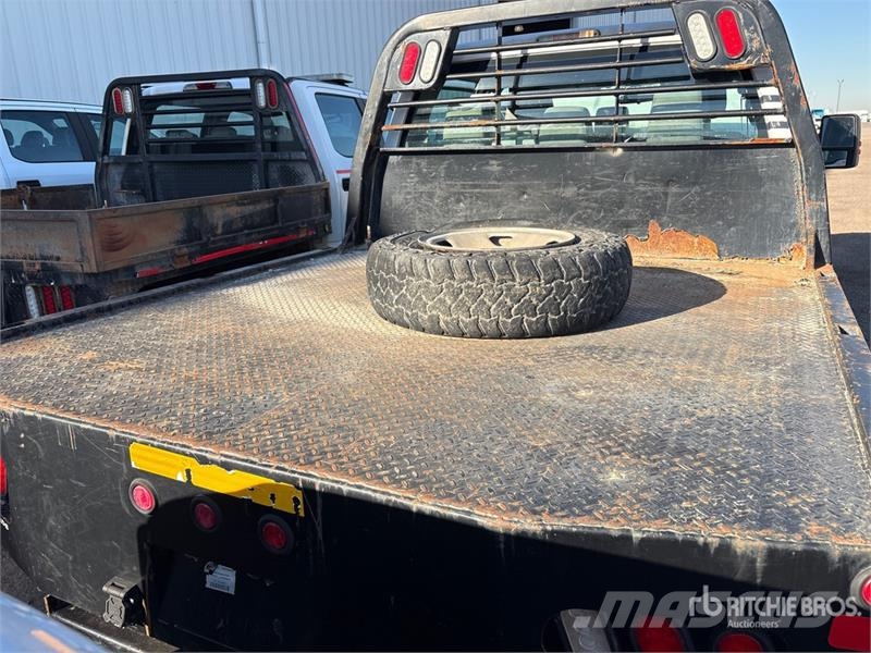 Ford F-250 XL 4x4 Crew Cab Flatbed Truck Tovornjaki s kesonom/platojem