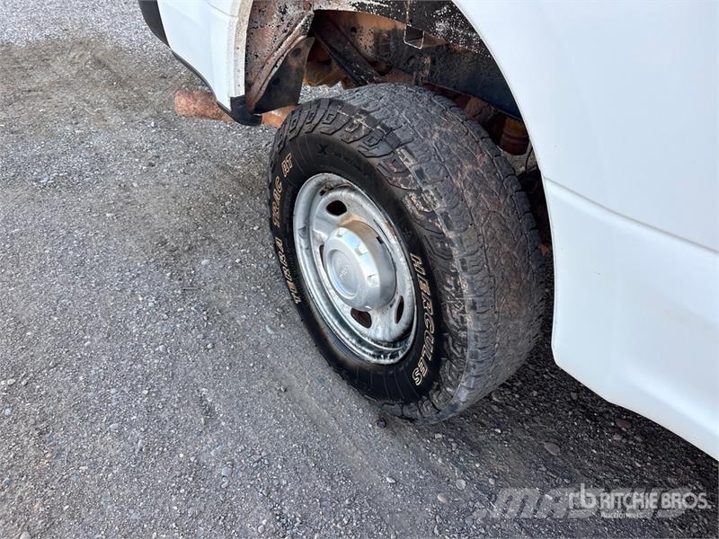 Ford F-250 XL 4x4 Crew Cab Pickup Autre fourgon / utilitaire