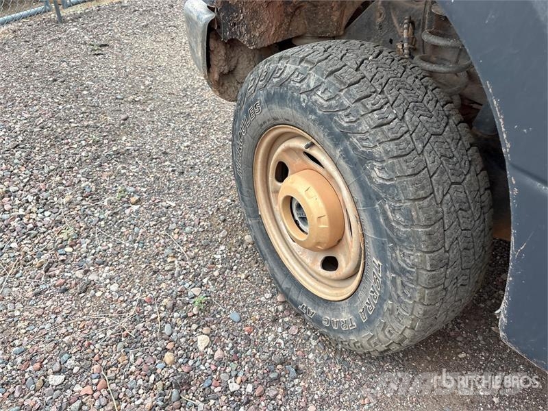 Ford F-250 XL 4x4 Crew Cab Pickup (Inoperable) Ostalo