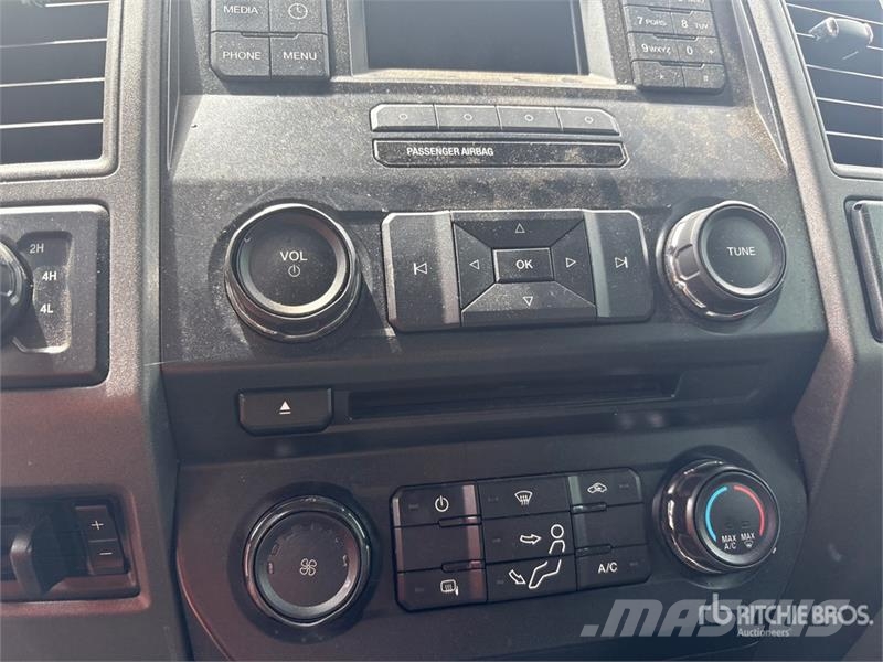 Ford F-250 XL 4x4 Crew Cab Pickup Otros
