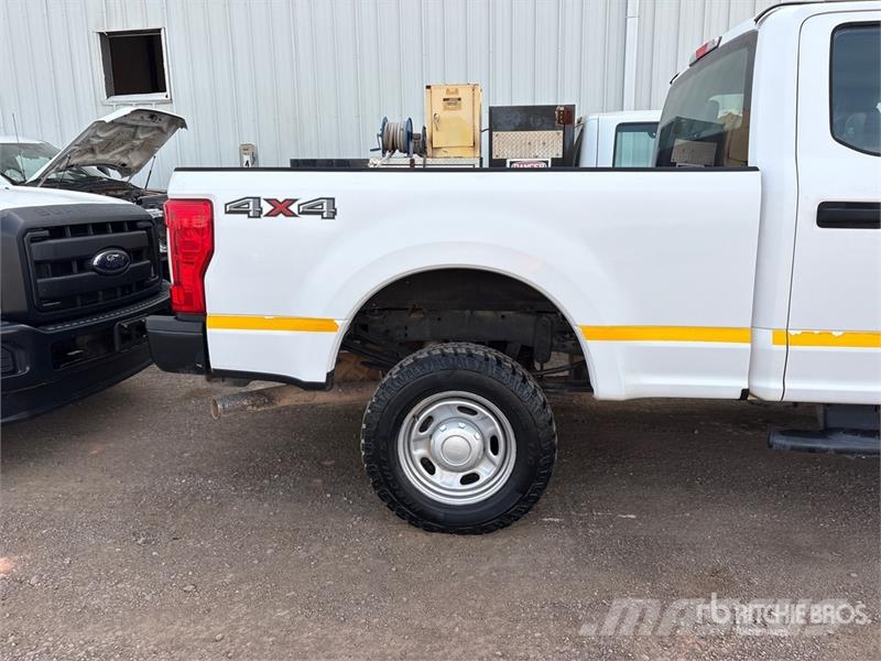 Ford F-250 XL 4x4 Crew Cab Pickup Anders