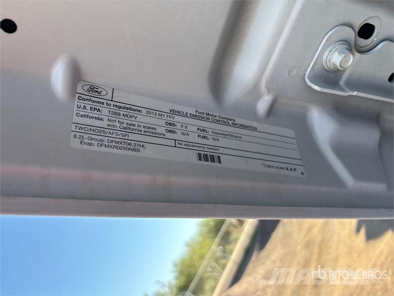 Ford F-250 XL 4x4 Crew Cab Flatbed Truck Tovornjaki s kesonom/platojem