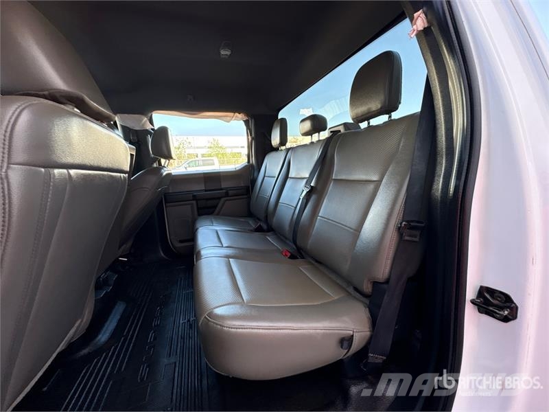 Ford F-250 XL 4x4 Crew Cab Pickup Autre fourgon / utilitaire