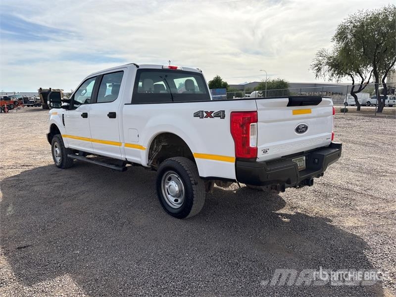 Ford F-250 XL 4x4 Crew Cab Pickup Anders