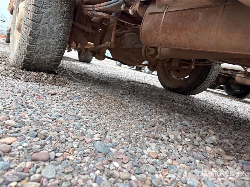 Ford F-250 XL 4x4 Crew Cab Pickup (Inoperable) Ostalo