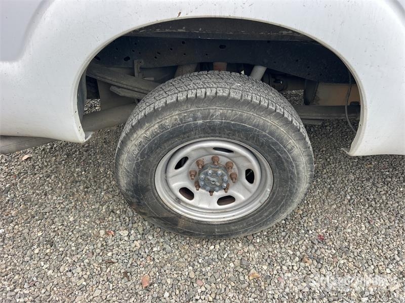 Ford F-250 XL 4x4 Crew Cab Pickup Інше