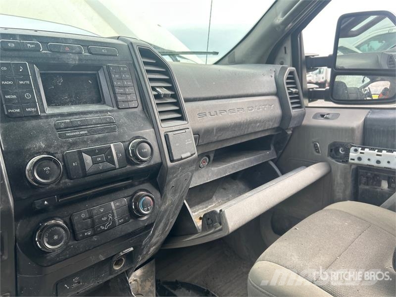 Ford F-250 XL 4x4 Crew Cab Pickup Інше