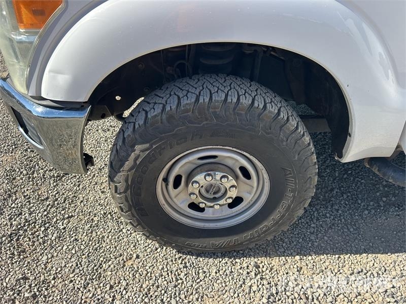 Ford F-250 XL 4x4 Crew Cab Pickup Other