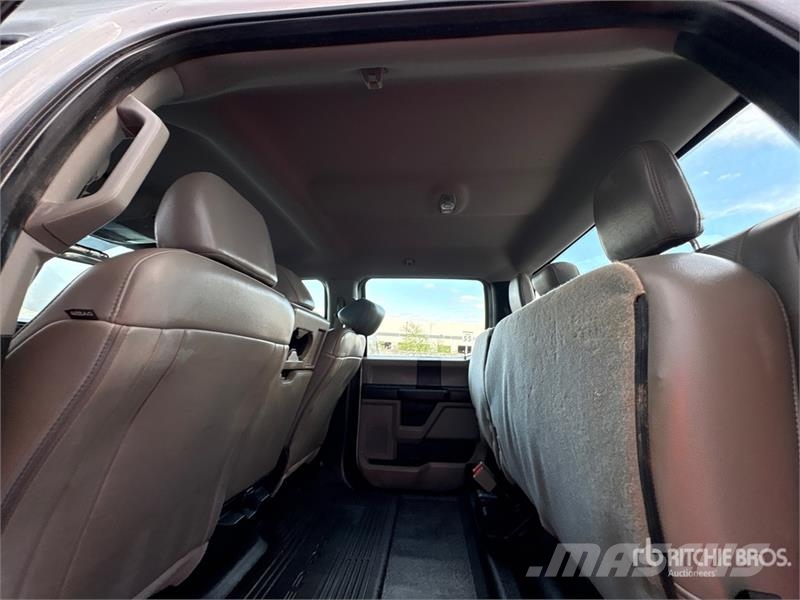 Ford F-250 XL 4x4 Crew Cab Pickup Otros