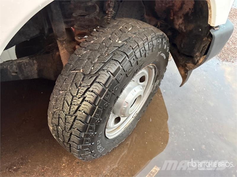 Ford F-250 XL 4x4 Crew Cab Pickup Muu