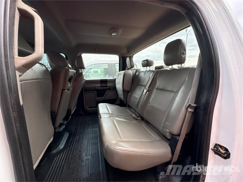 Ford F-250 XL 4x4 Crew Cab Pickup 기타