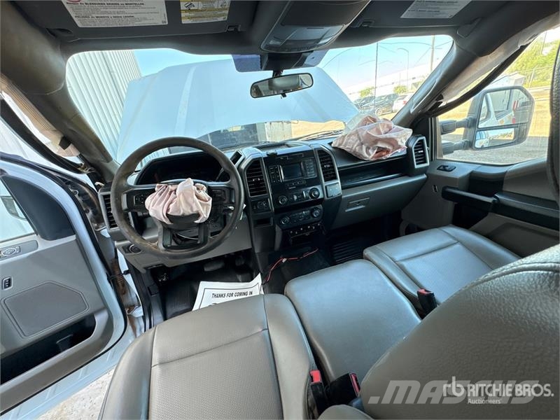 Ford F-250 XL 4x4 Crew Cab Pickup Autre fourgon / utilitaire