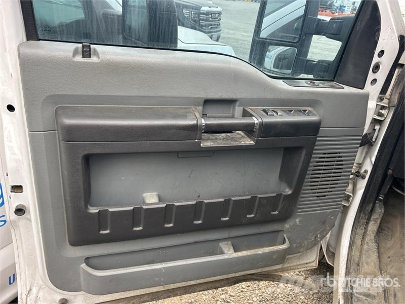 Ford F-250 XL 4x4 Crew Cab Pickup Інше