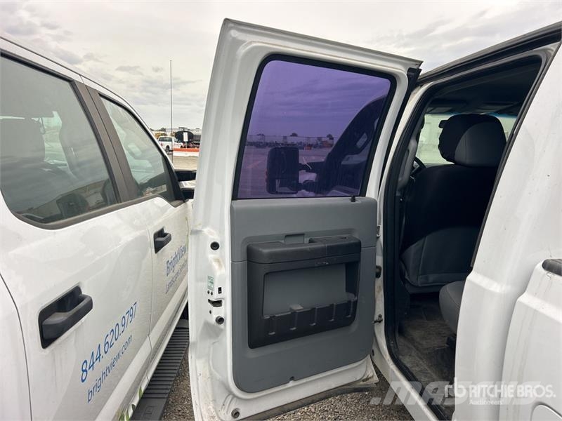 Ford F-250 XL 4x4 Crew Cab Pickup Інше