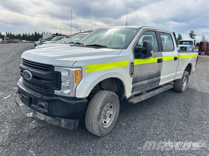 Ford F-250 XL 4x4 Crew Cab Pickup Citi