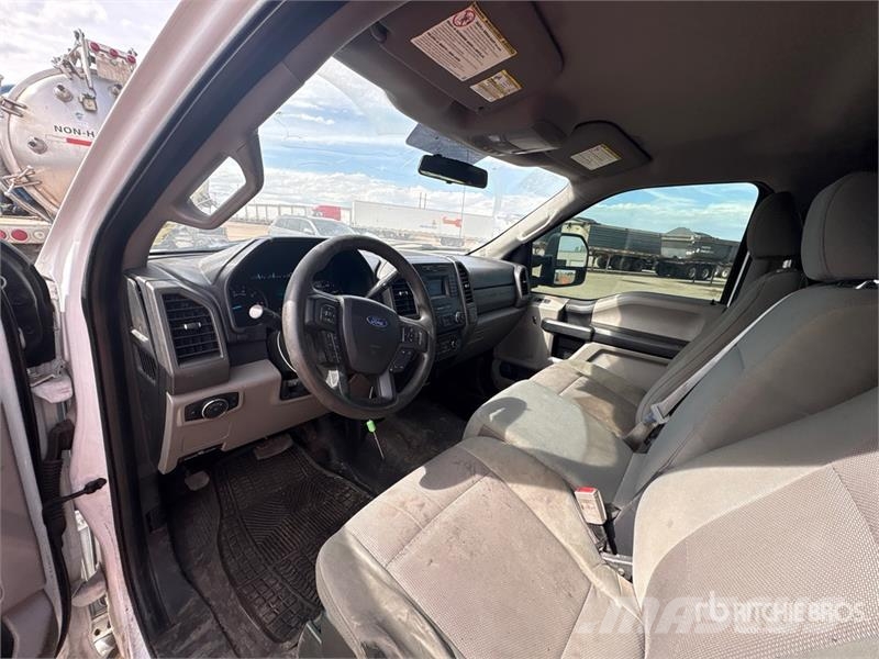 Ford F-250 XL 4x4 Crew Cab Pickup Altele