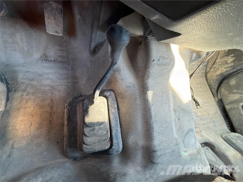 Ford F-250 XL 4x4 Crew Cab Pickup Outro
