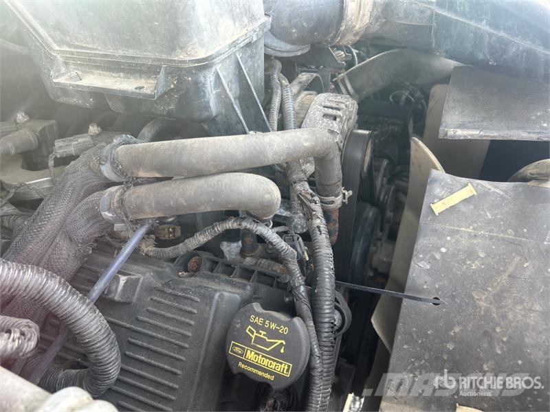 Ford F-250 XL 4x4 Crew Cab Pickup (Inoperable) Muu