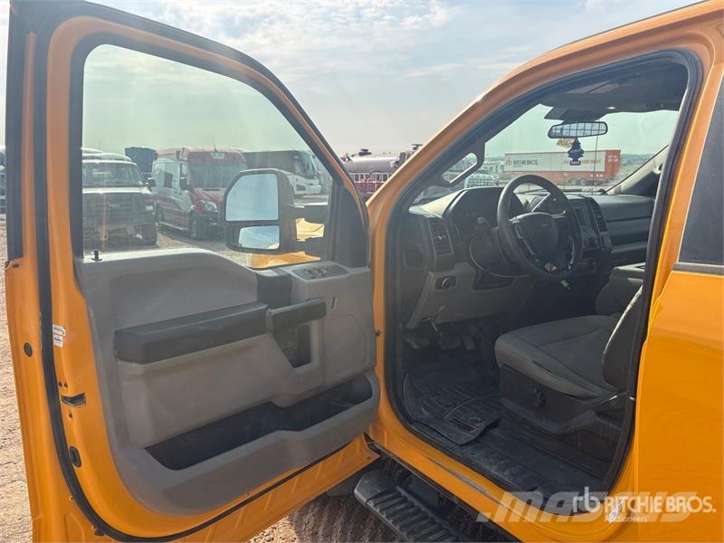 Ford F-250 XL 4x4 Crew Cab Pickup Citi