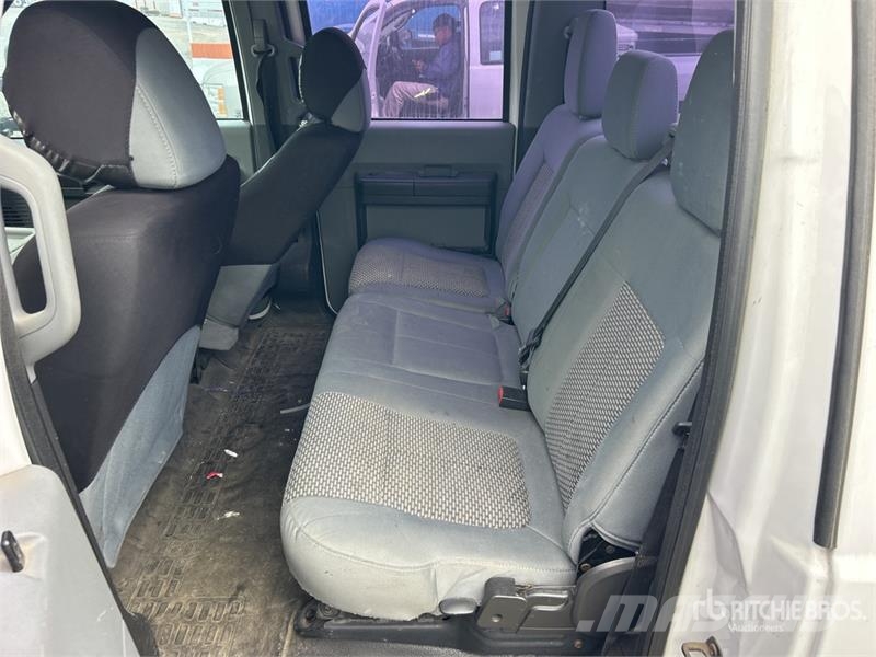 Ford F-250 XL 4x4 Crew Cab Pickup Інше